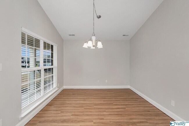 Building Photo - 206 Shadow Cove Dr SW