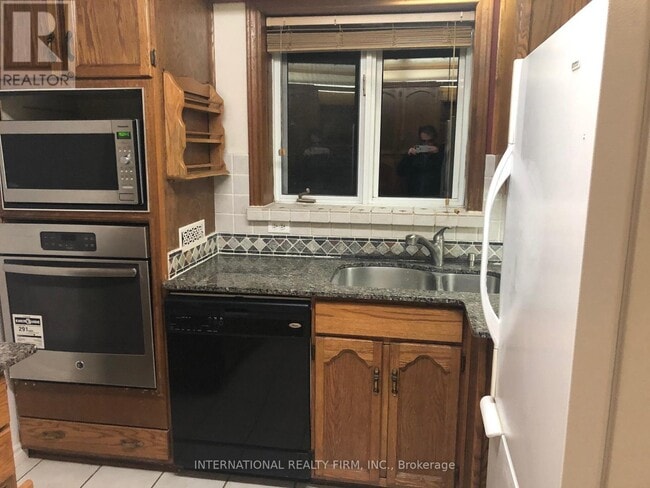 Building Photo - 397 Centre St E