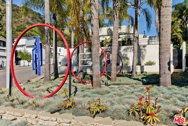 Building Photo - 1514 San Ysidro Dr