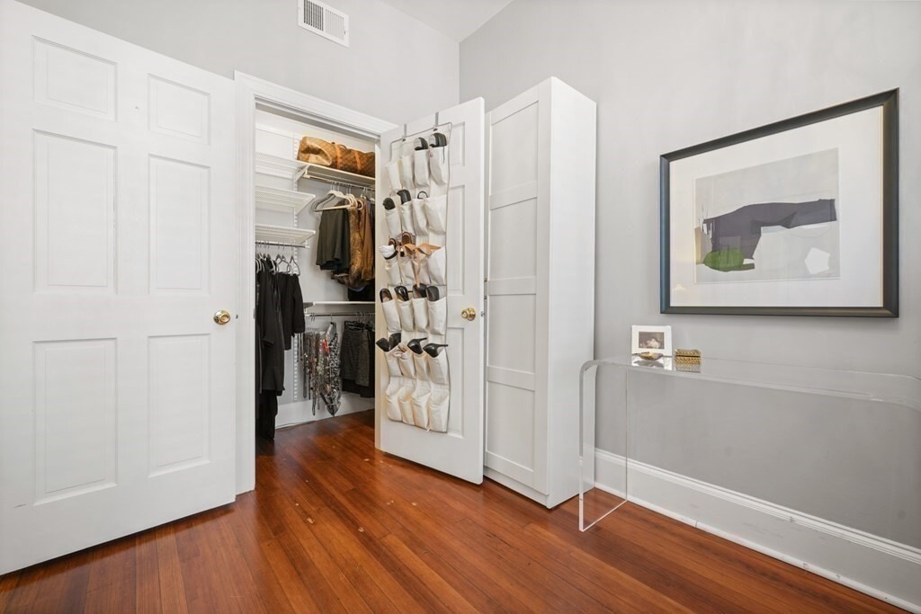 Building Photo - 407 Marlborough St