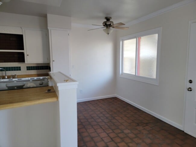 Building Photo - 641 Shalimar Dr