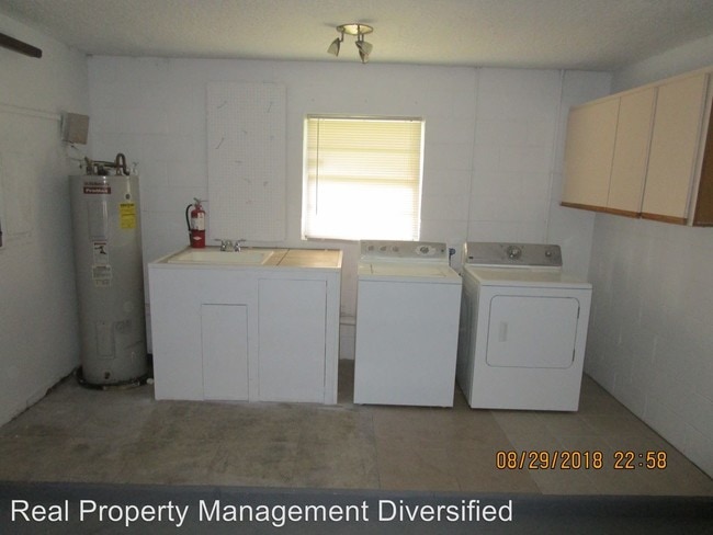 Building Photo - 2 br, 2 bath House - 3901 SW 121st Ter