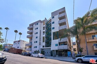 Building Photo - 1047 Fedora St