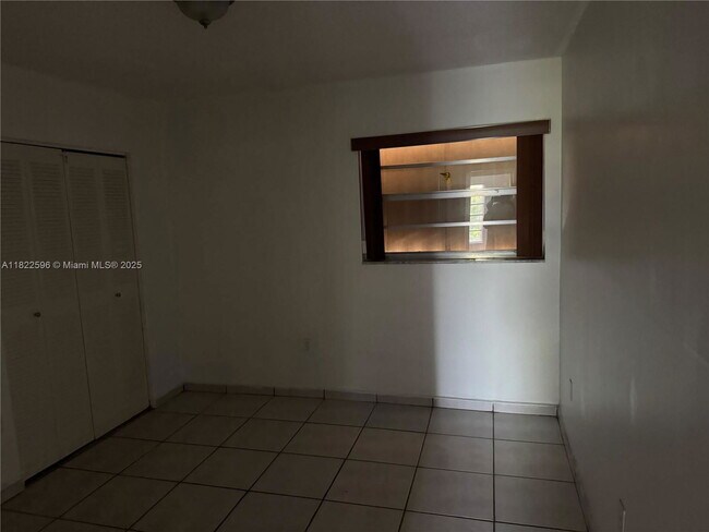 Foto del edificio - 1085 W 68th St