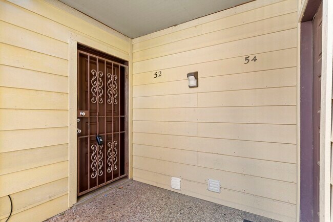 Foto del edificio - 9350 Country Creek St