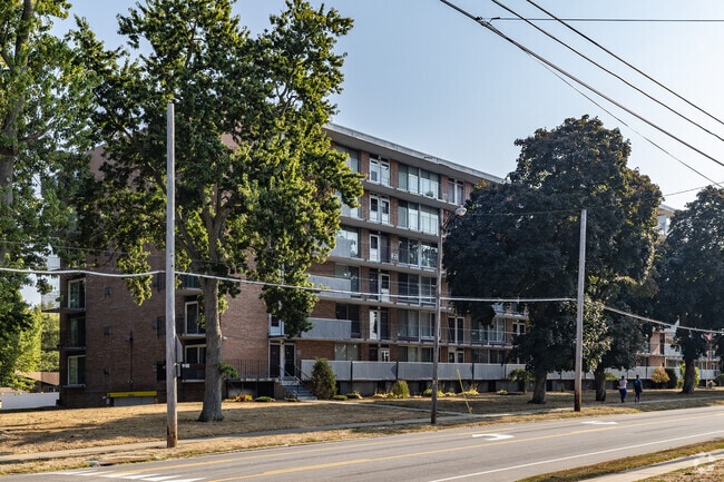 Seven Stories East Condominiums
