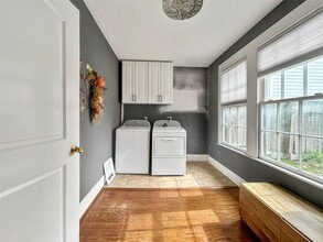 Building Photo - 1310 Anita St