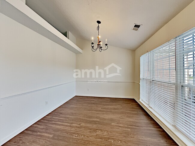 Foto del edificio - 2336 Hockett Dr