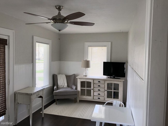 Building Photo - 1 br, 1 bath House - 421 E Grand River Ave
