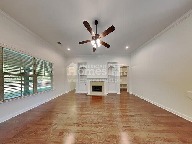 Foto del edificio - 5102 Laurel Springs Dr