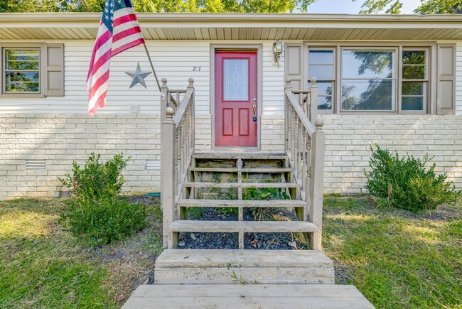 Foto del edificio - One-Level 3BR/1.5BA Ranch in Prime Blountville Location