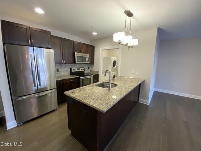 Building Photo - 2 West Ave