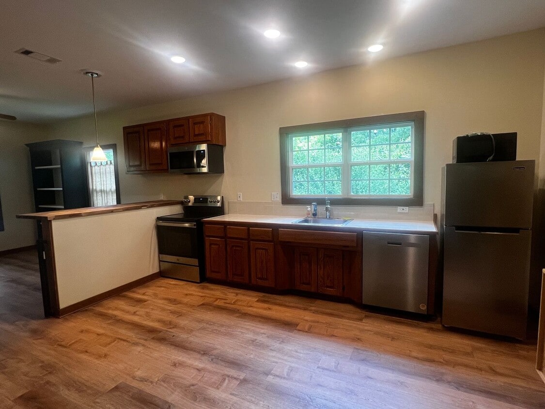 Primary Photo - Beautifully Renovated 3-Bedroom Home with ...