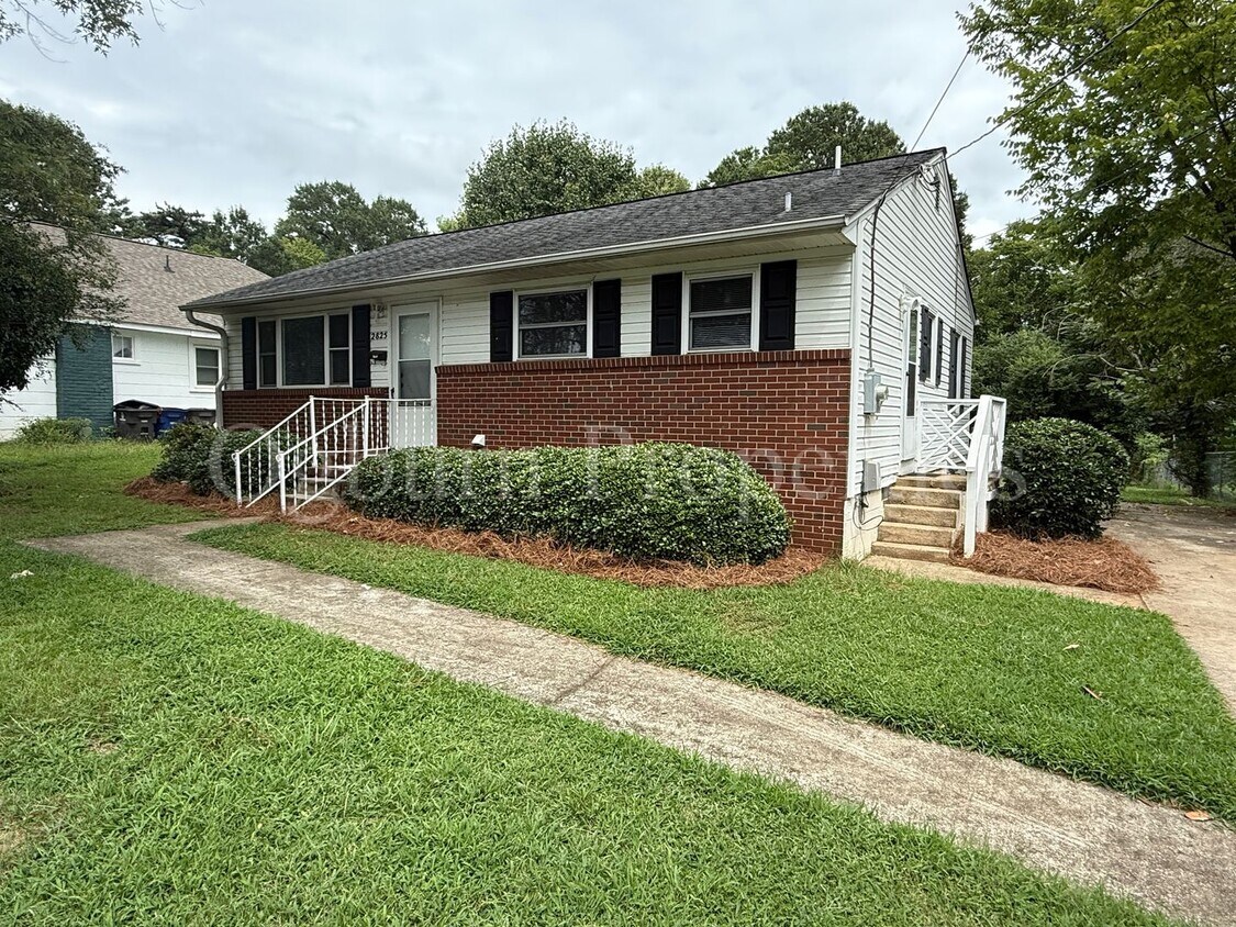 Photo - 2825 S. Main St-3BR/1BA-HOME!!!