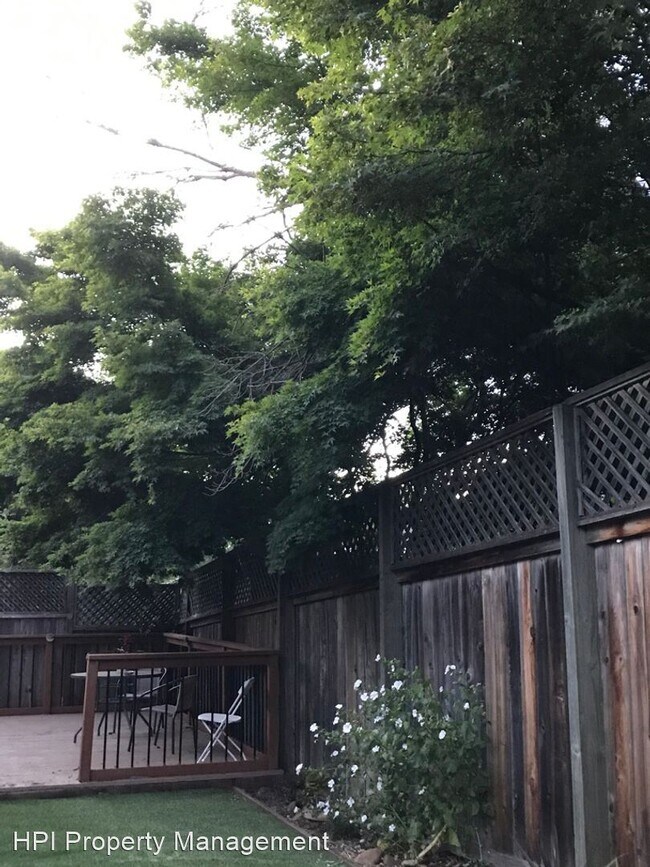 Foto del edificio - 3 br, 2 bath House - 646 Acacia Lane