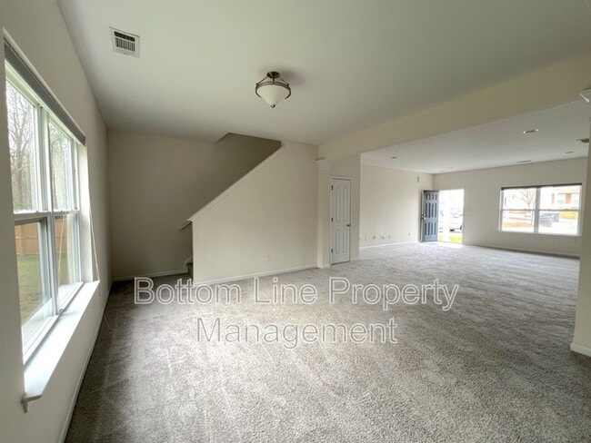 Building Photo - 702 Perth Dr