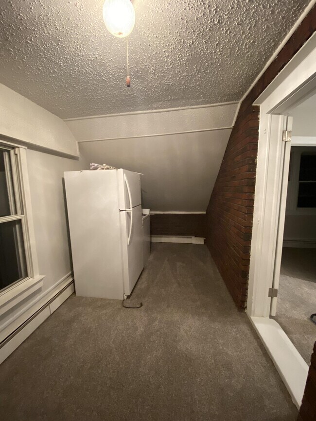 Building Photo - 805 Kayser Ave