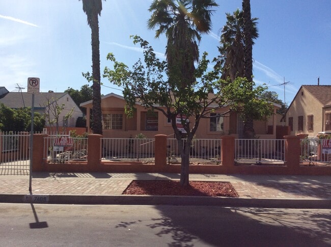Split property. Only 1 of 2 units is for rent. - 7409 Kraft Ave