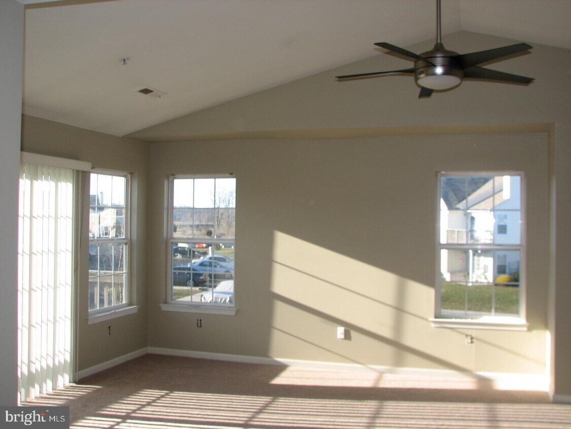 121 Horseshoe Dr, Quakertown, PA 18951 Condo for Rent in Quakertown