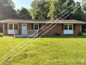 Building Photo - 1403 Blair St