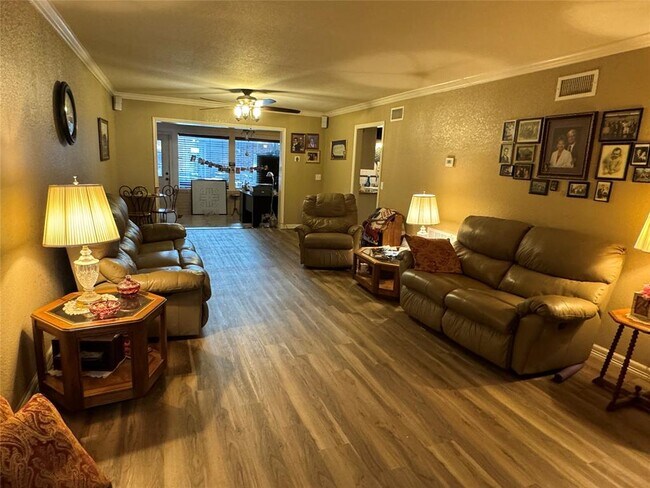 Foto del edificio - 310 E Calhoun St