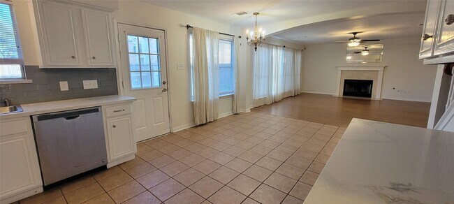 Foto del edificio - 4427 Eaglewood Trail Dr