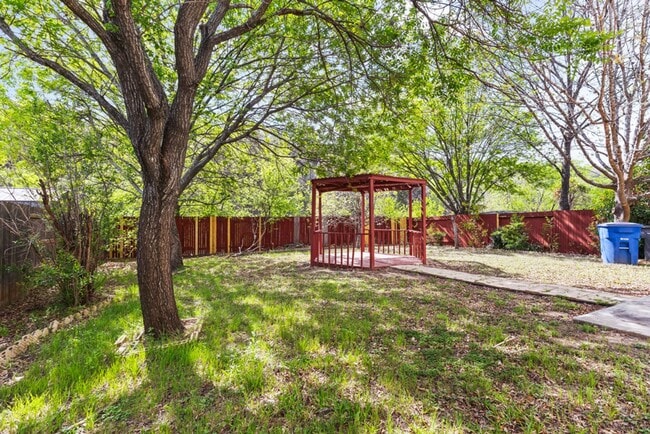 Building Photo - 4914 Roan Brook
