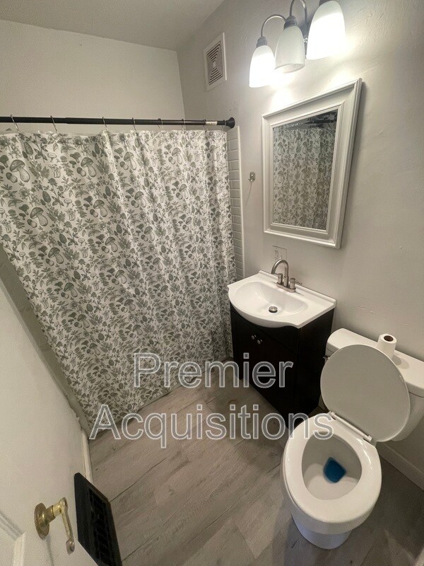 Foto del edificio - 476 Dulaney Ave