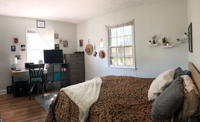 Master Bedroom - 3133 Long Blvd