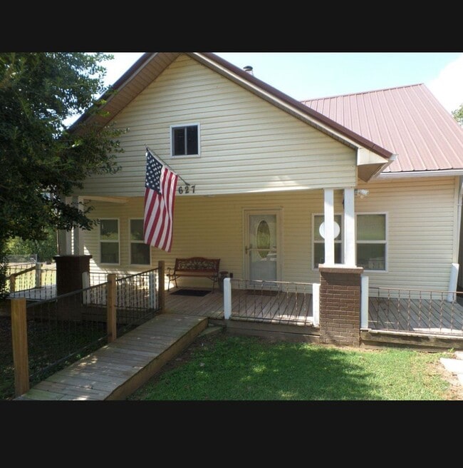Building Photo - 627 Jennings Creek Hwy
