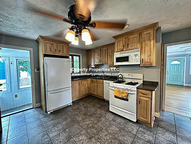 Building Photo - 41 Malwood Ave