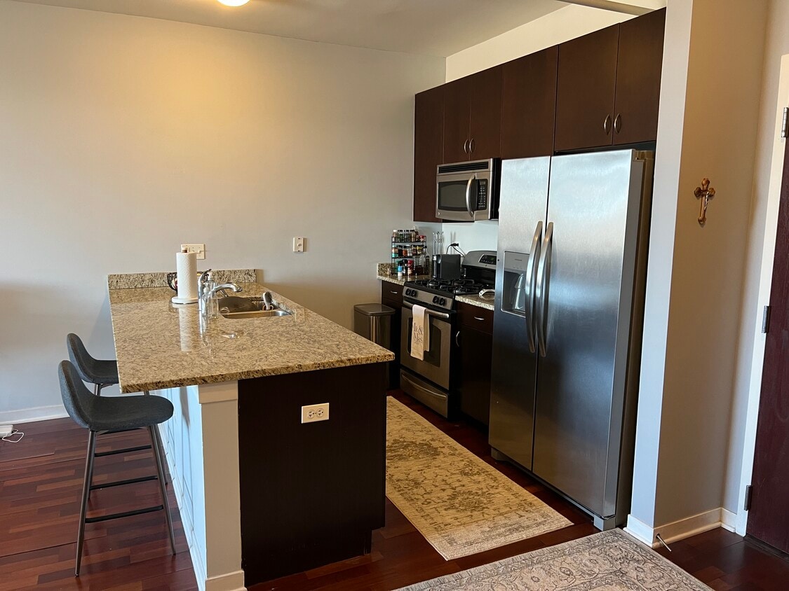 Photo - 511 W Division St (Chicago, IL)