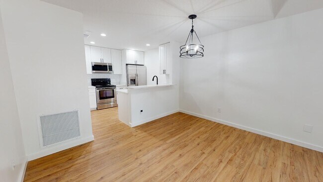Foto del edificio - Beautifully remodeled 2 bedroom, 2 bath du...