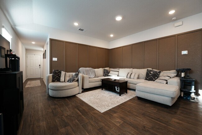 Foto del edificio - 153 Roanwood Dr