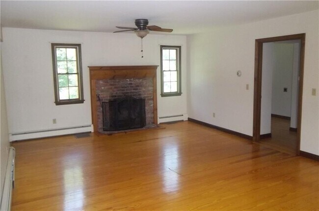 Building Photo - 213 Narrow Ln