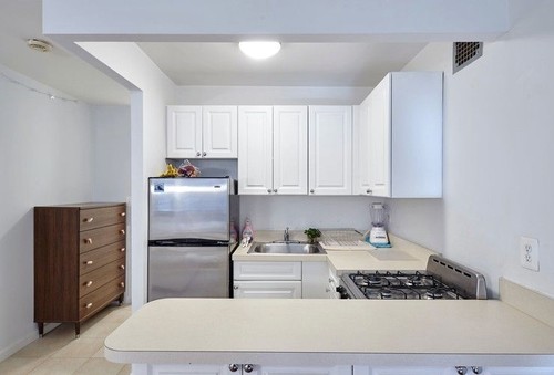 Building Photo - 212 E 22nd St