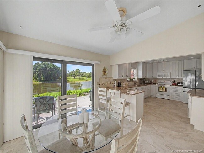 Foto del edificio - 3382 SW Bobalink Way