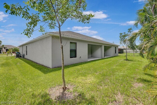 Foto del edificio - 3910-3912 Southwest 15th Pl-