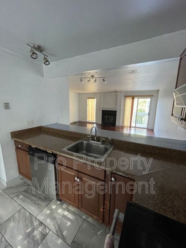 Foto del edificio - 60 Padanaram Rd