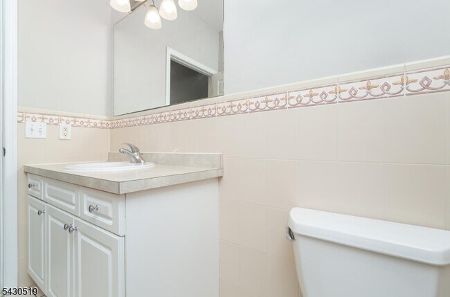 Building Photo - 643 Old Dover Rd