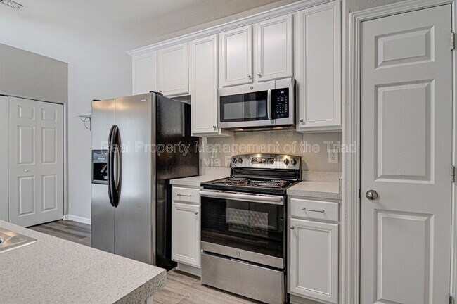 Foto del edificio - 5972 Hollow Wood Ct