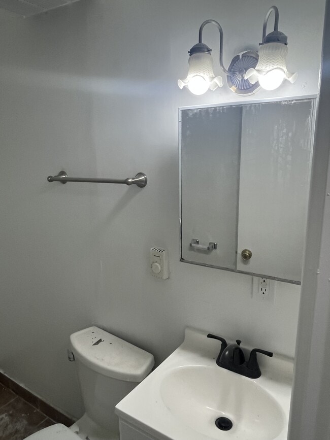 Building Photo - 2137 Val Vista Ct