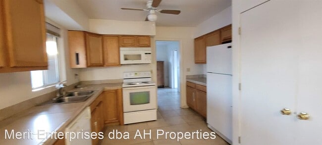Building Photo - 3 br, 2 bath House - 9409 E DES MOINES ST