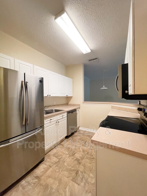 Foto del edificio - 18001 Richmond Pl Dr