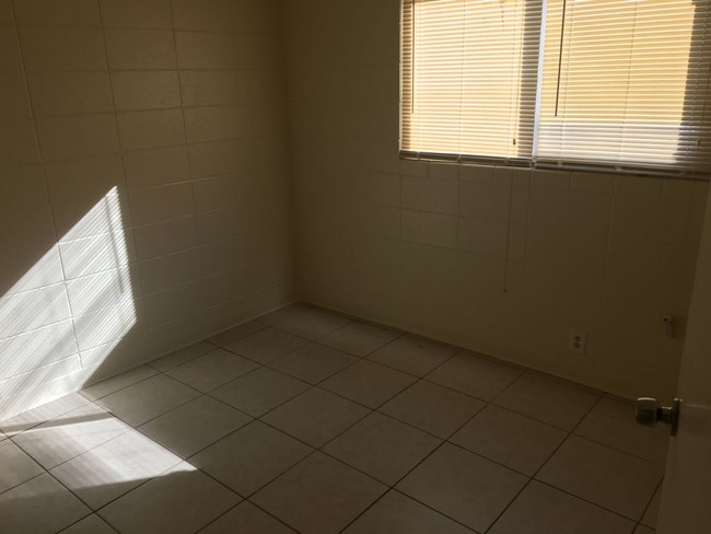 Foto del edificio - 943 S Thorne Ave