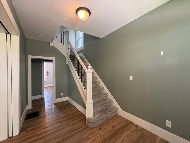 Foto del edificio - HUGE 5 Bedroom/3.5 Bath House in Avalon!