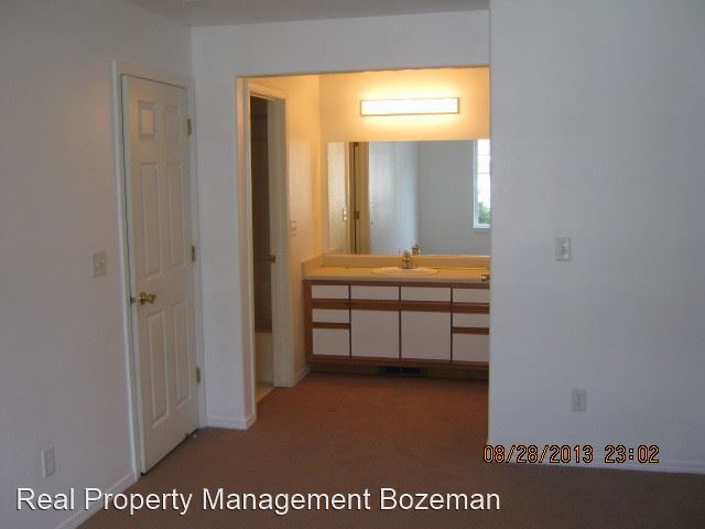 Building Photo - 3018 W Villard St