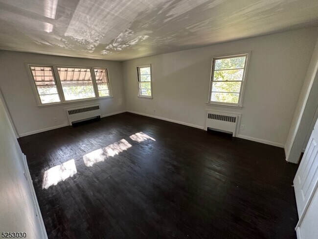 Building Photo - 167 S Munn Ave