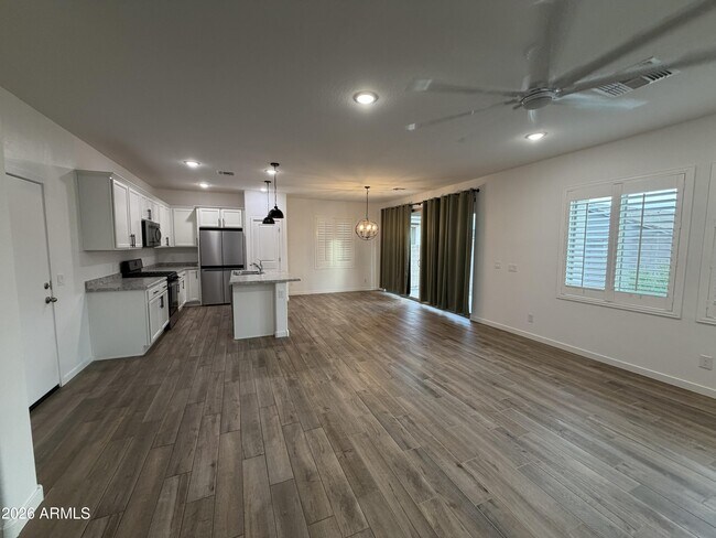 Foto del edificio - 2086 N Marketside Ave