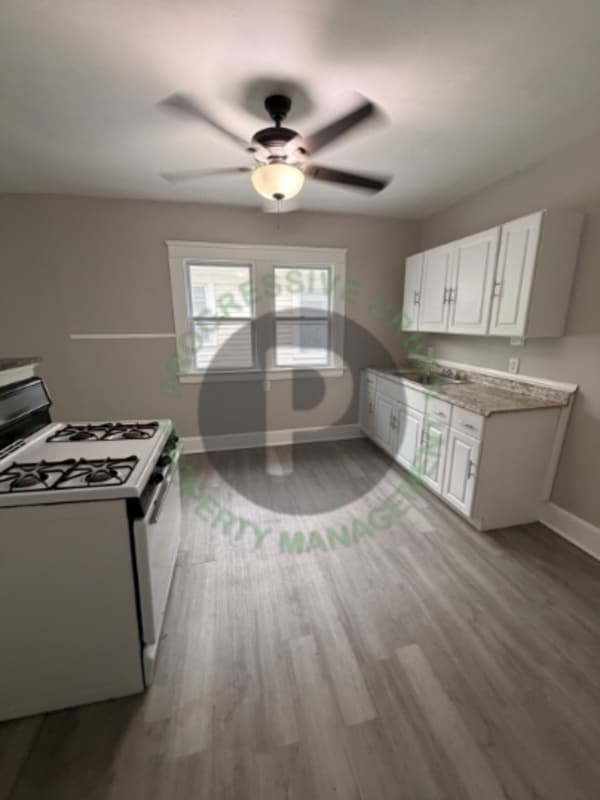 Building Photo - 2059 W 105th St